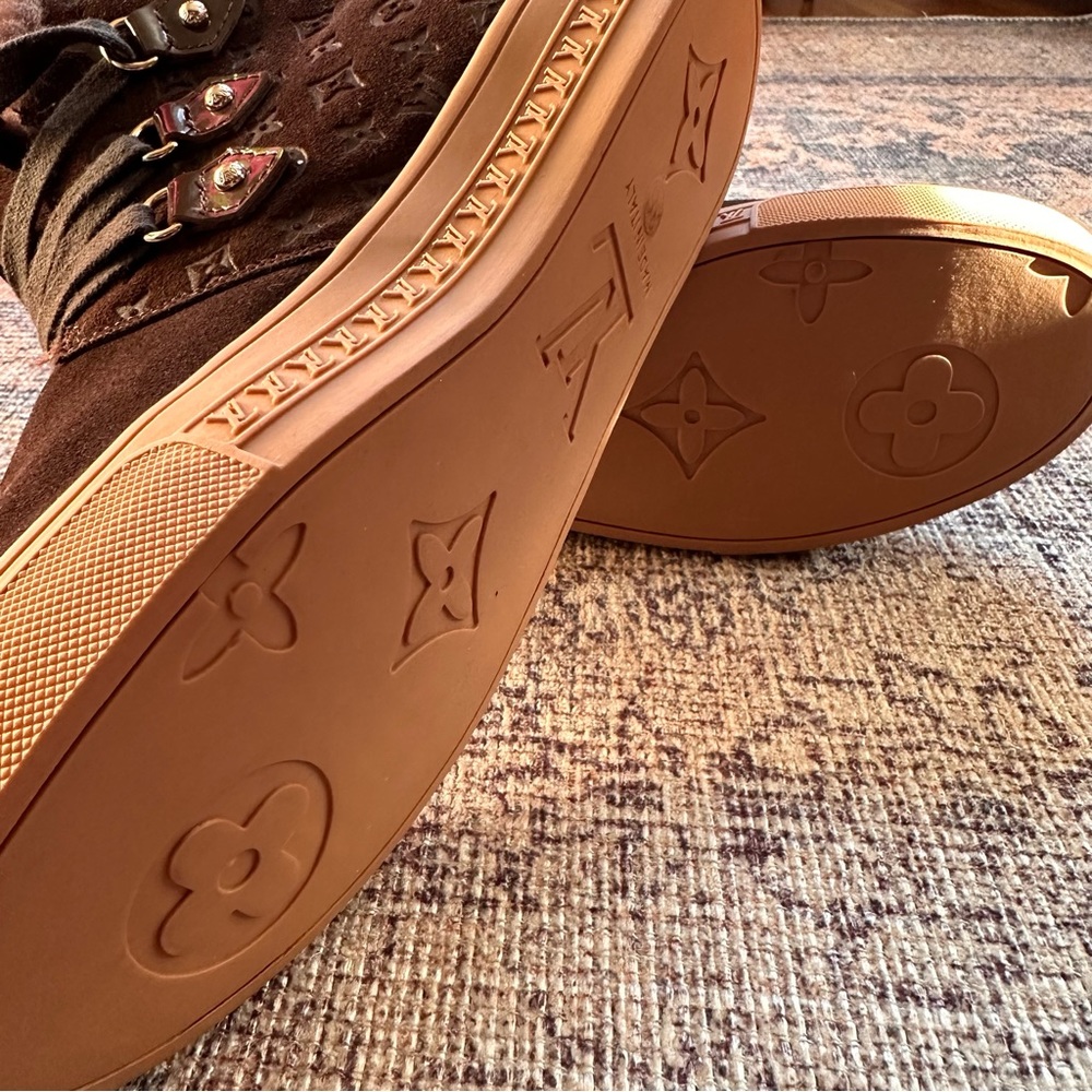 Louis Vuitton Warm Suede Punchy Boots - Picture 2 of 10